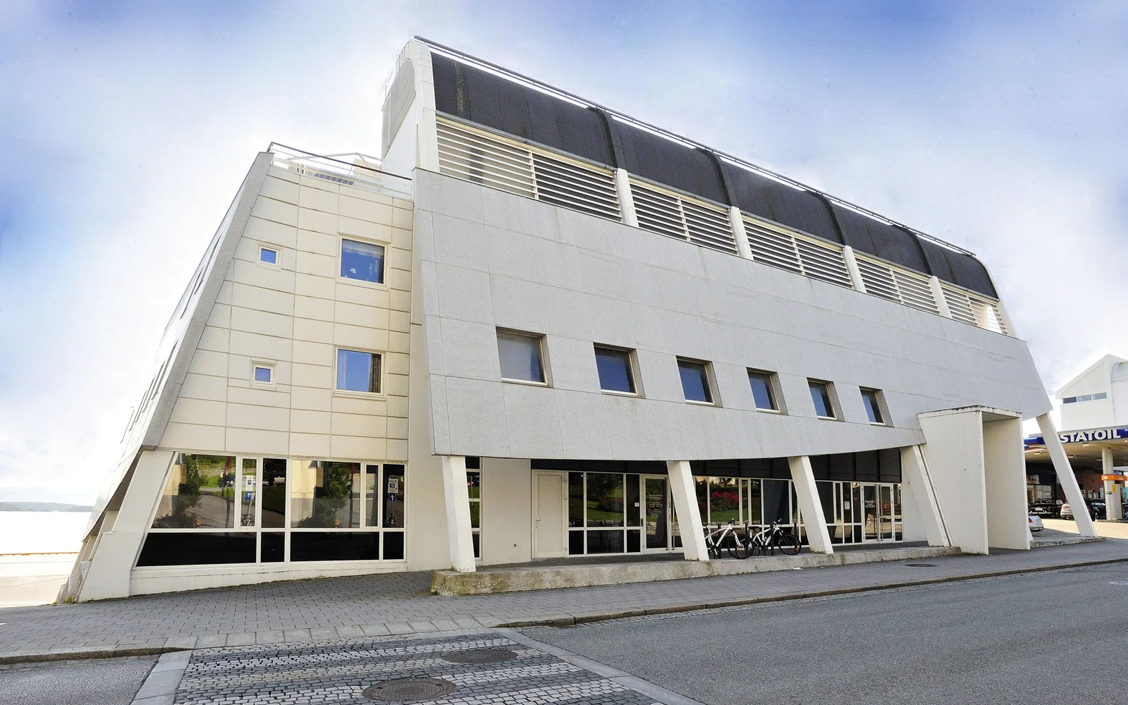 Bygget i Julsundvegen 2 på Molde Brygge, sett fra gata